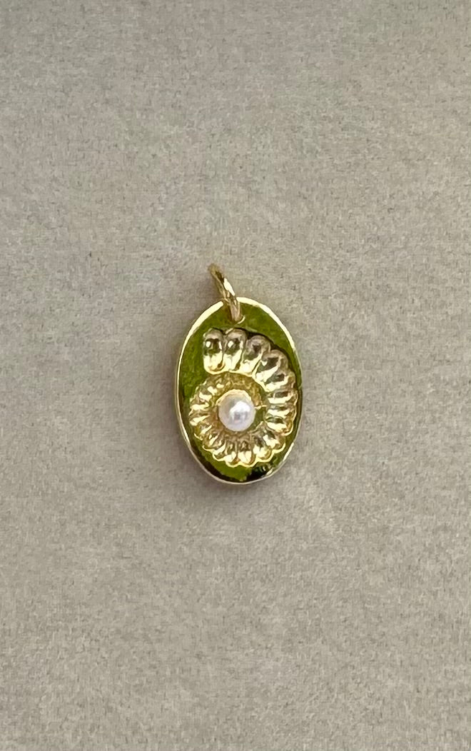 Coastal pearl charm