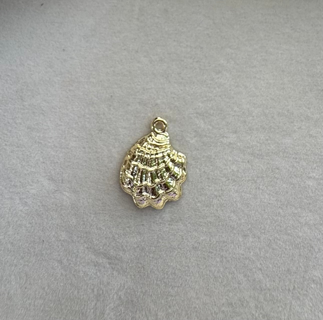 Medium gold shell