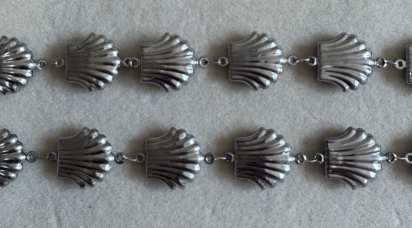 Silver sea shell chain