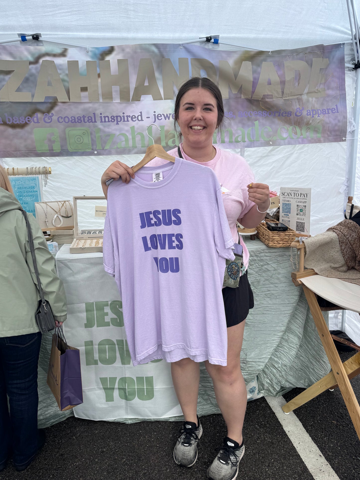 JESUS LOVES YOU Shirt/Sweatshirt