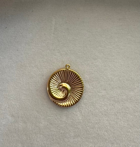 Swirl gold charm L