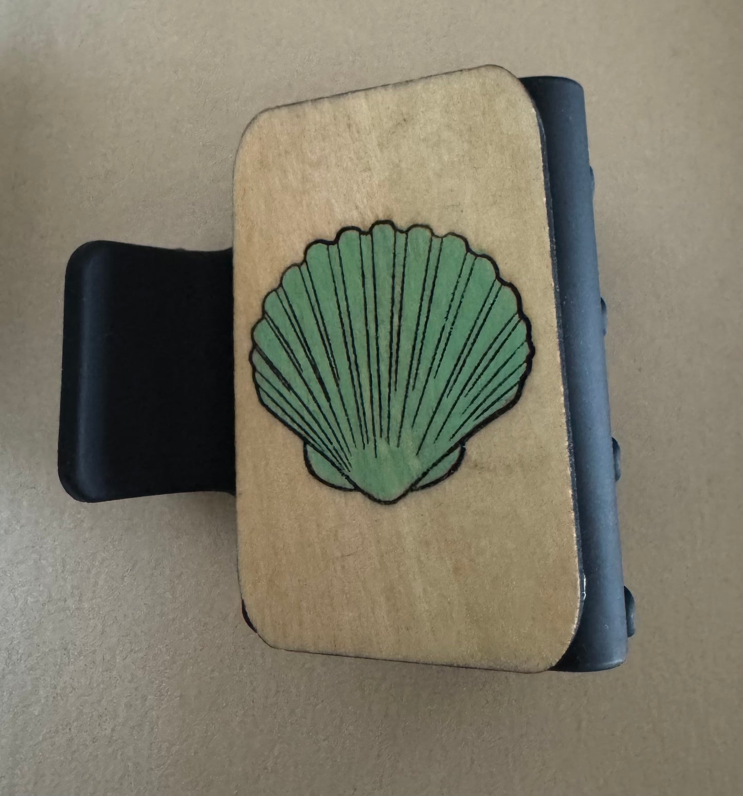 Black and green mini sea shell claw clip